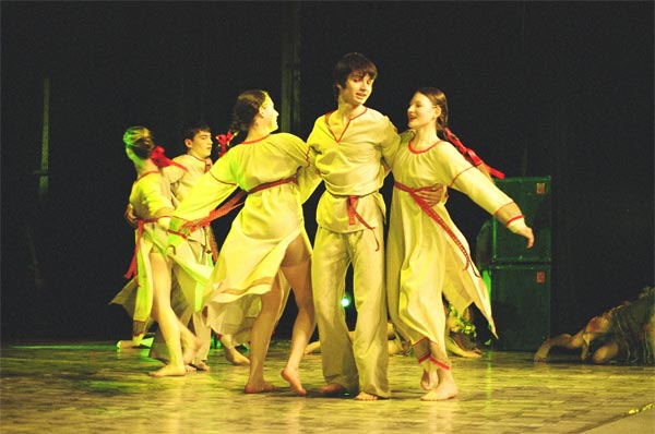 В Баку выступила знаменитая танцевальная группа «Анадолу Атеши»