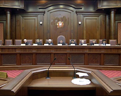 Завтра в Баку прибывает исполняющая обязанности председателя Конституционного суда Австрии