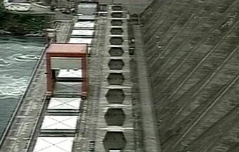 Работы по установке опор на водозаборном канале Сумгайытской электростанции выполнены на 90%