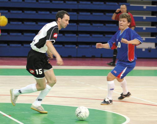 В Баку проходит турнир по мини-футболу среди посольств
