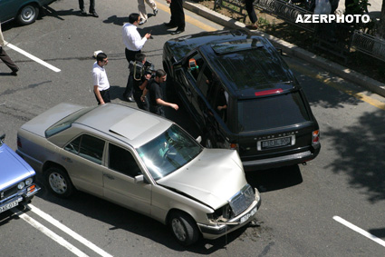 В результате 3-х аварий в Баку пострадали 2 человека