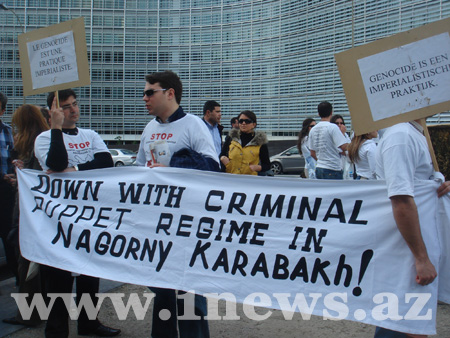 Азербайджанские студенты пикетируют Европарламент в Брюсселе /ФОТО/