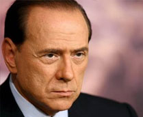 Сильвио Берлускони упал на митинге в обморок