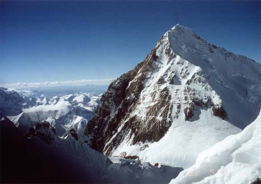 Исрафил Ашурлы начал спуск с Эвереста