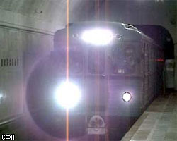 50-летняя женщина бросилась под поезд в метро