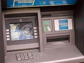 В Азербайджане установлен первый банкомат, выдающий наличность в евро