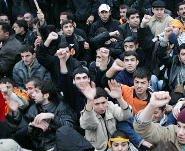 В Иране увольняют азербайджанских студентов