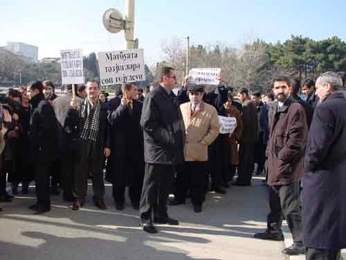 «Путь Азербайджана» откладывает митинг-шествие