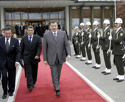 Президент Азербайджана отправился в Стамбул