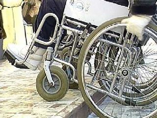 Инвалидам – жертвам взрывов мин выдадут инвалидные коляски