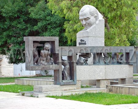 Фоторепортаж: Памятники Баку
