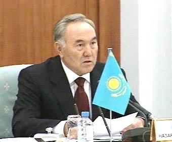 Назарбаев призвал Ассамблею народа активно участвовать в развитии трехъязычия в Казахстане