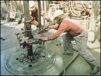 Работодатели не страхуют азербайджанских нефтяников, работающих в условиях риска для жизни
