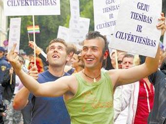 До 300 человек вышли на гей-парад в Таллине