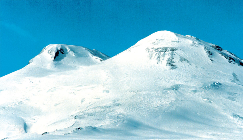 Азербайджанский альпинист Исрафил Ашурлы покорил Эльбрус