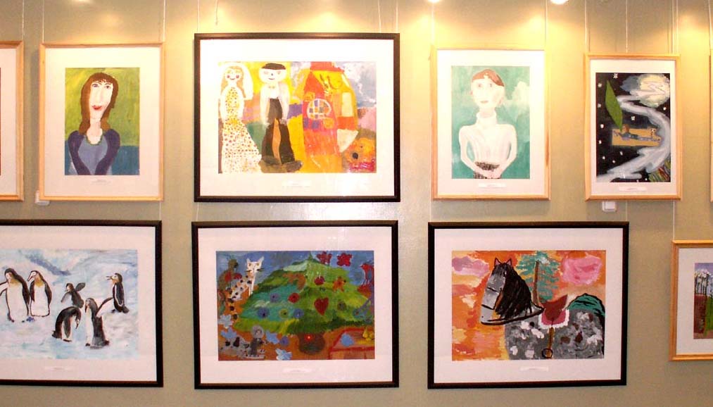 В Баку открылась выставка тринадцатилетней художницы Лалы Гасановой
