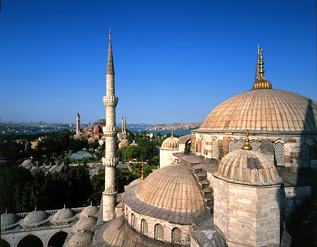 В Азербайджане функционирует около 2 тысяч мечетей