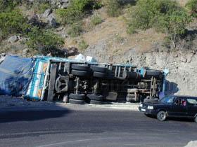 На автотрассе Баку-Астара столкнулись 2 грузовика