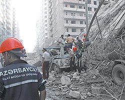 Поисково-спасательные работы на месте обрушения здания интенсифицированы /ВИДЕО/