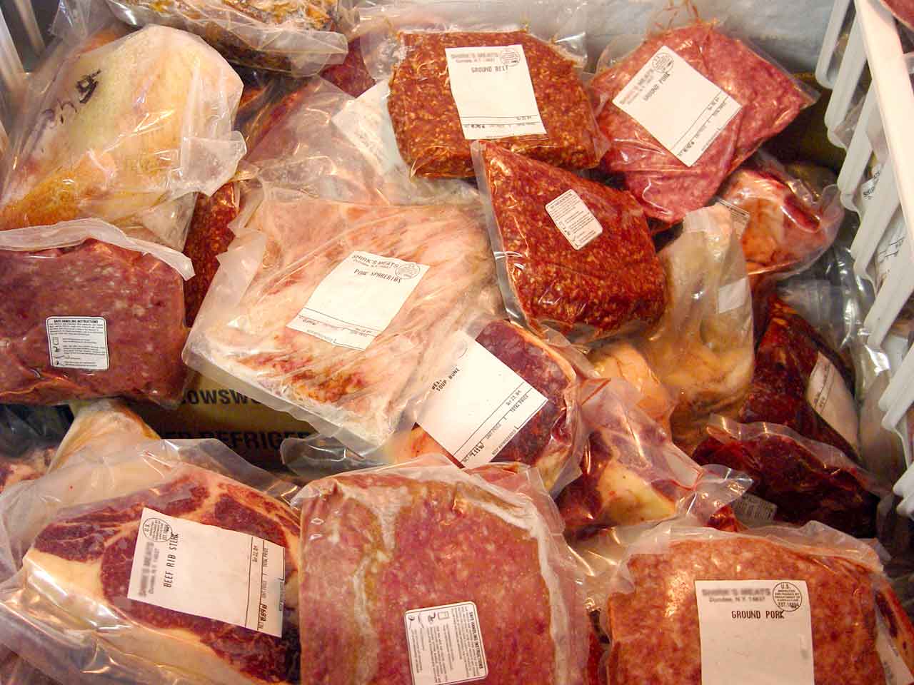 В Загатальском районе запретили продажу куриного мяса