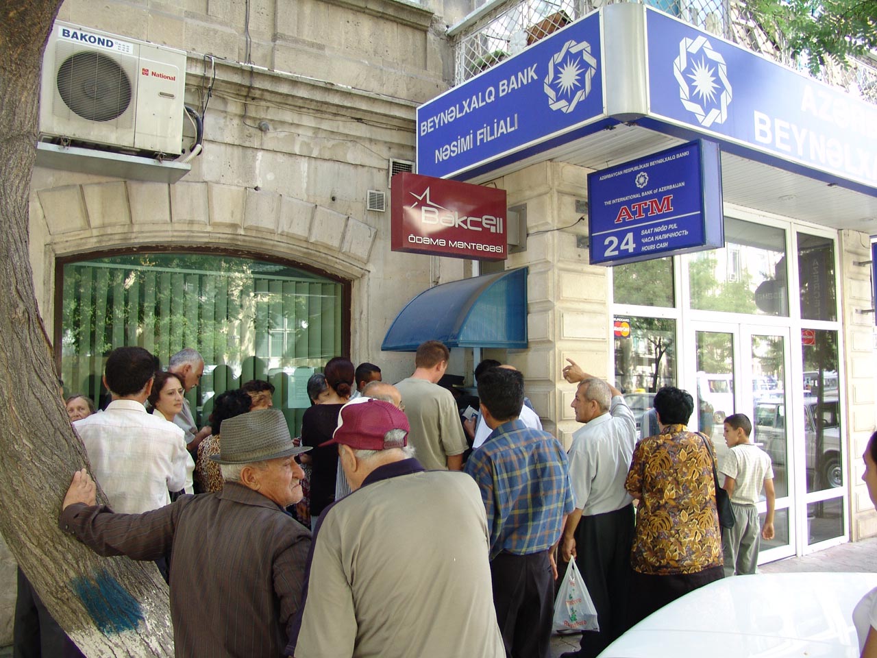 Пенсии на пластиковые карты в Азербайджане получают 66% пенсионеров