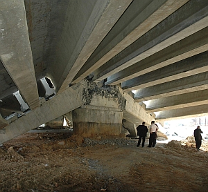Ремонтники моста на трассе Баку - Астара решили перестраховаться