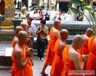 Буддийские монахи протестуют против диктатуры в Бирме