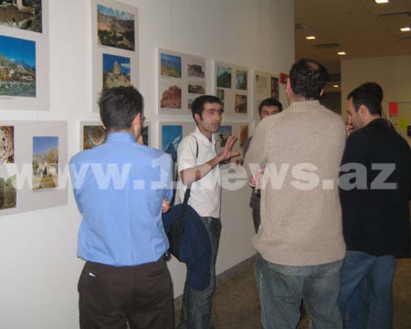 Азербайджанские студенты протестовали против армянской выставки в Гарвардском университете /ФОТО/