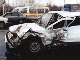 На автотрассе Баку-Астара \"Жигули\" врезались в трактор : 1 человек погиб, 2 ранены