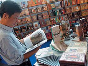 В Баку открылась выставка книг российских издательств