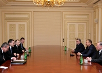 Президент Ильхам Алиев принял делегацию во главе с министром экономики и транспорта Венгрии