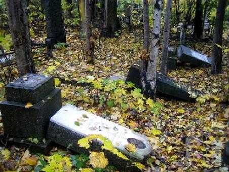 Разрушение азербайджанского кладбища в Армении привело в ужас армянскую журналистку