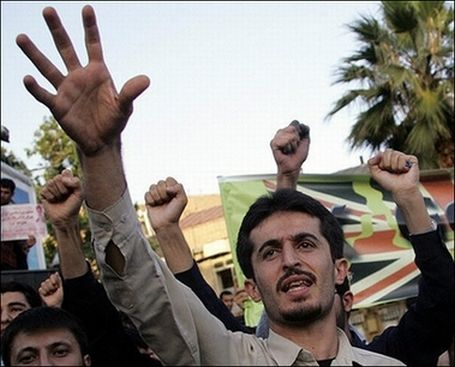 Тегеранские студенты против конференции по Ближнему Востоку