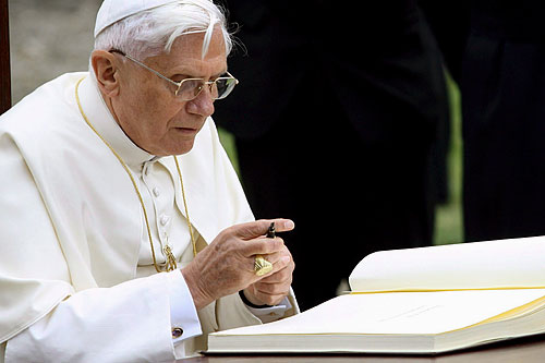 Папа Римский обвинил атеизм во всех бедах