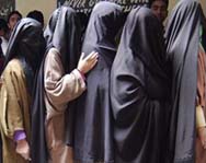 В Тегеране выступают за правильность одежды