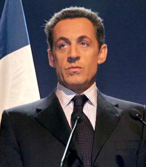 Бомба взорвалась в бывшей адвокатской конторе Саркози