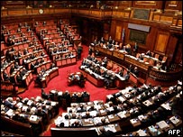 Итальянский Сенат принял закон о приезжих и выразил доверие Проди