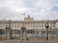 У королевского дворца в Мадриде восстановлена церемония смены караула