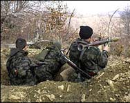 Албанские боевики готовятся к возможному вооруженному конфликту в Косово