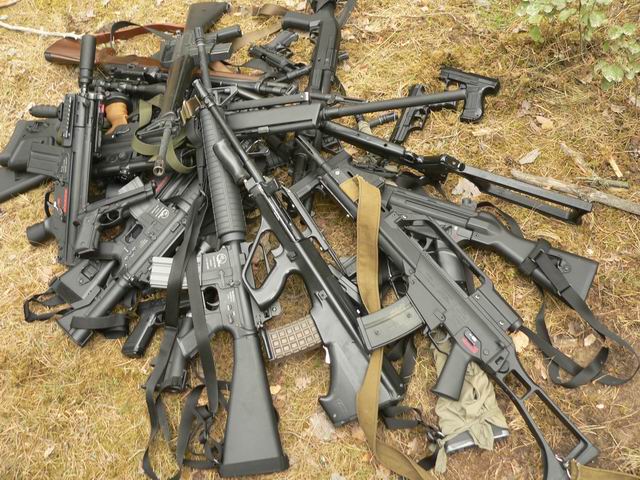 МВД Казахстана начало скупать у населения оружие и взрывчатку