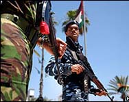 Египет закрывает границу с сектором Газа