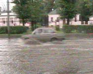 Дождь парализовал дороги Москвы
