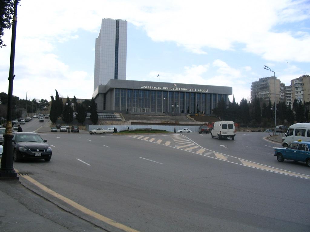 Правительство Азербайджана 14 марта отчитается перед парламентом за 2007 год