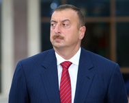 По результатам опроса социологической службы Plus-R на нынешних выборах никто не сможет составить конкуренцию Ильхаму Алиеву