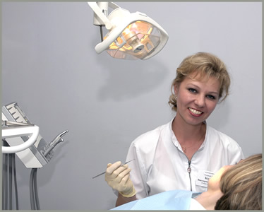 Школьников Баку обследуют стоматологи