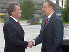 Президент Украины наградил Президента Азербайджана орденом князя Ярослава Мудрого