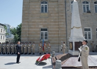 Президент Азербайджана посетил памятник «Декларация независимости»