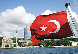 Сотрудница генерального консульства в Стамбуле удостоена награды образовательной структуры Турции