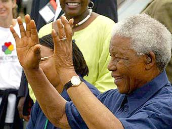 Звезды поп-музыки отметили 90-летие Нельсона Манделы