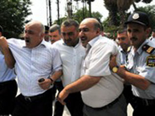 Полиция разогнала пикет оппозиционной партии Азербайджана